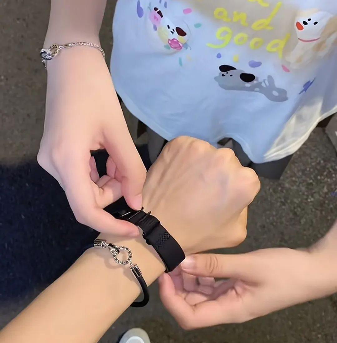 _热搜上毁三观的“用鞋吃饭”挑战：垃圾文化，正在毒害中国年轻人_热搜上毁三观的“用鞋吃饭	”挑战：垃圾文化，正在毒害中国年轻人