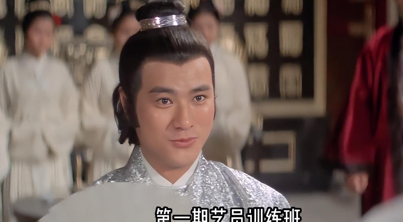 周星驰客串警察_周星驰电影里的警察_